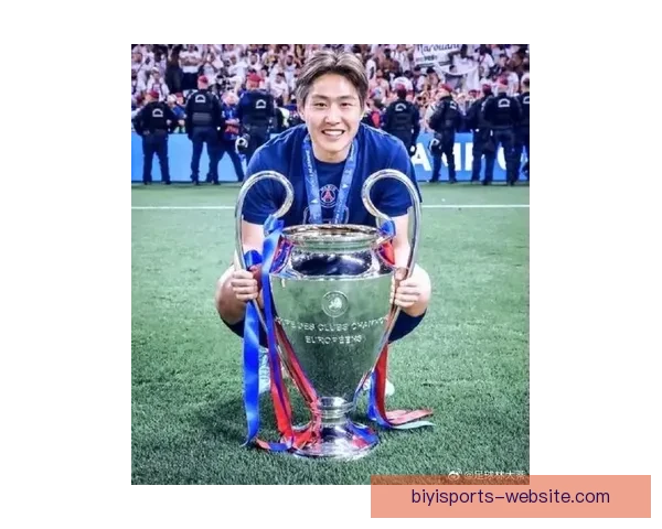巴黎圣日耳曼李刚仁定位悄然变化中场竞争升级新赛季角色与出场前景解析
